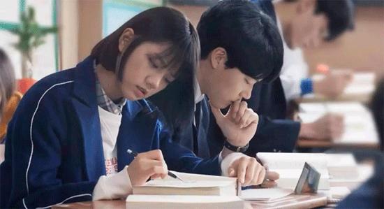 我的同桌作文600字（中学优秀作文赏析） 第3张