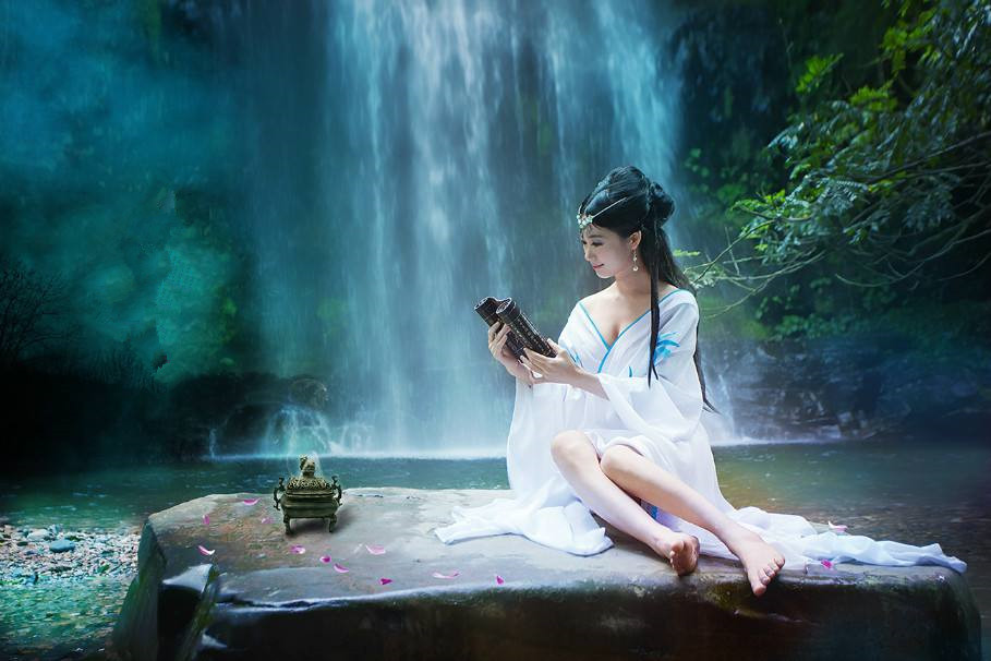 描写美女气质优雅的诗（女人优雅有韵味的古诗词） 第9张
