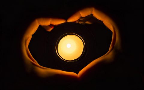 关于奉献的诗句或名言（体现奉献精神的诗句）