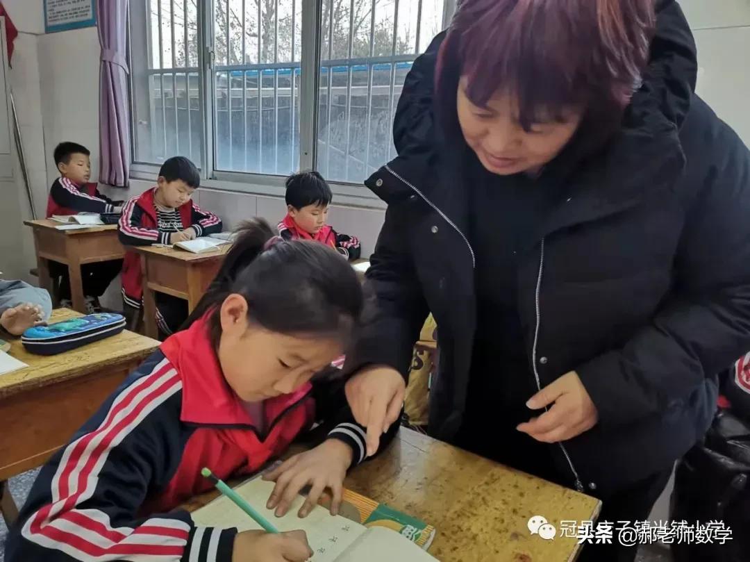 关于赞美老师的文章400字左右（赞美老师辛苦付出的话） 第3张
