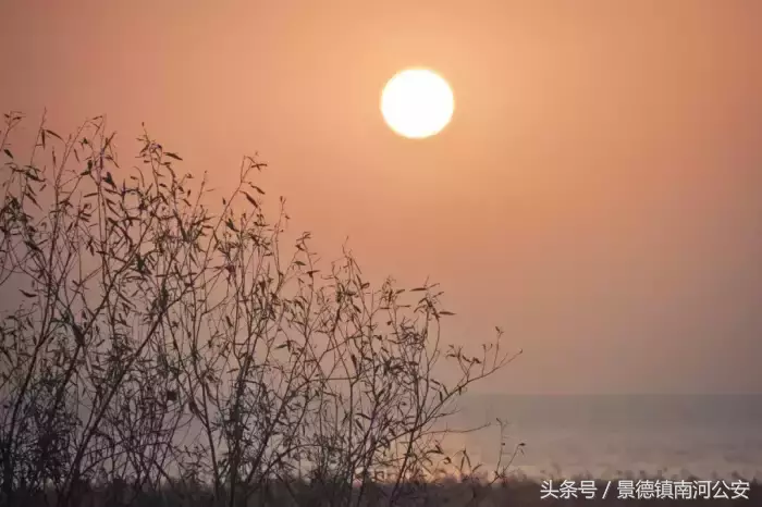 写夕阳落日的诗句（日落美景优美诗句） 第3张