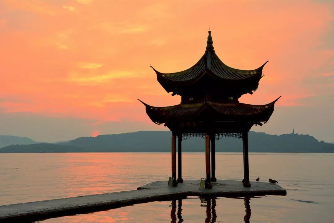 爱情名诗名句大全（浪漫的爱情诗句分享） 第3张