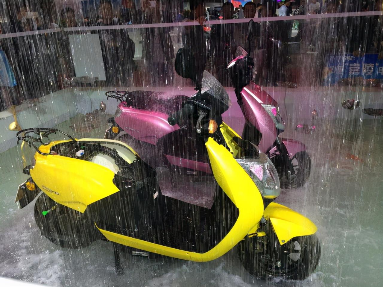 雨雪天气，护住电动车“两大件”，电动车才能用得更久 第1张