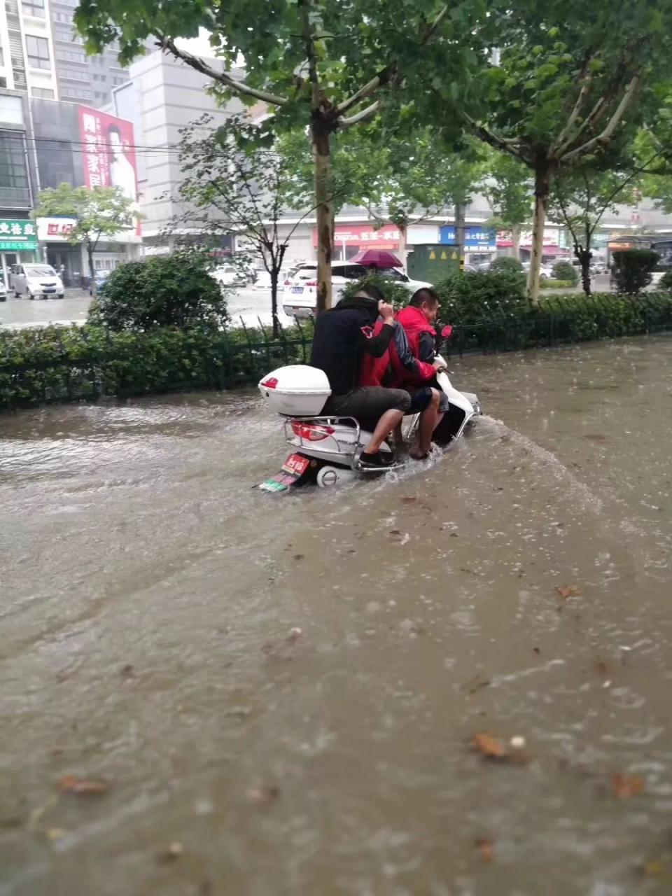雨雪天气，护住电动车“两大件”，电动车才能用得更久 第7张
