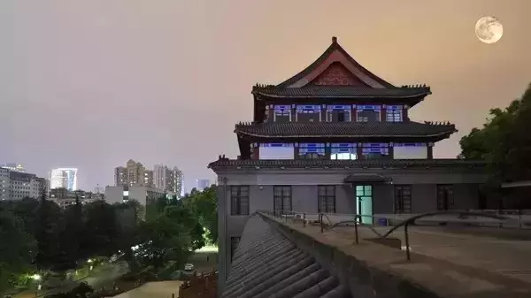 月亮有关的诗句有哪些（月亮的经典诗词 ） 第11张