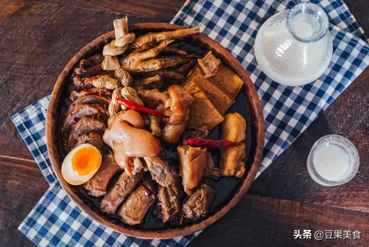 九三鸭脖卤料配方明细（鸭脖要卤多久可以入味） 第1张