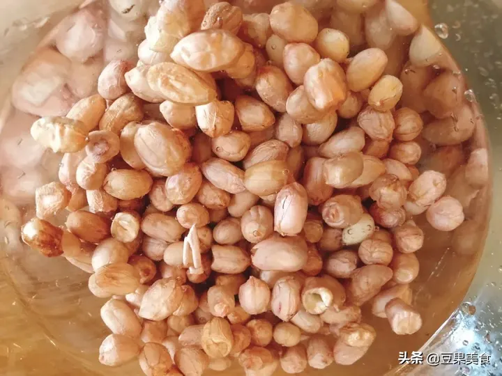 九三鸭脖卤料配方明细（鸭脖要卤多久可以入味） 第25张