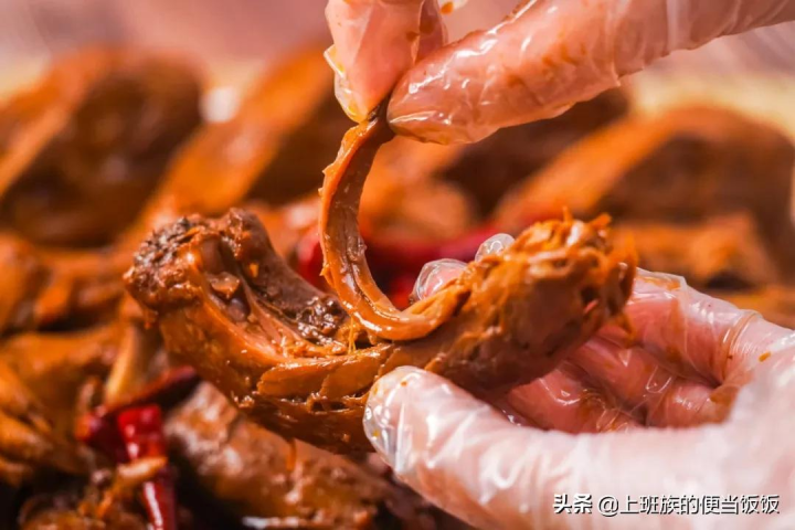 卤鸭头鸭脖的配方（卤鸭脖的做法） 第1张