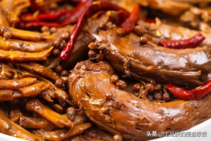 卤鸭头鸭脖的配方（卤鸭脖的做法） 第3张