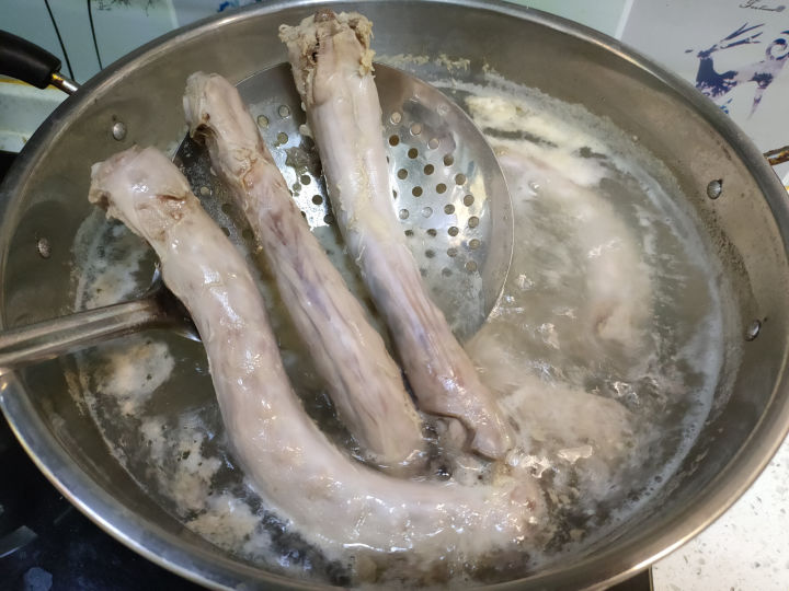 卤鸭脖一定要焯水吗（卤鸭脖怎么样内外都入味） 第9张
