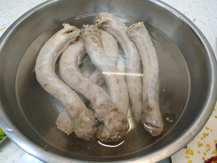 卤鸭脖一定要焯水吗（卤鸭脖怎么样内外都入味） 第11张