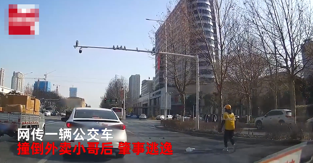 公交车撞倒外卖小哥后，不减速直接逃逸离开，目击者：完全没刹车 第5张