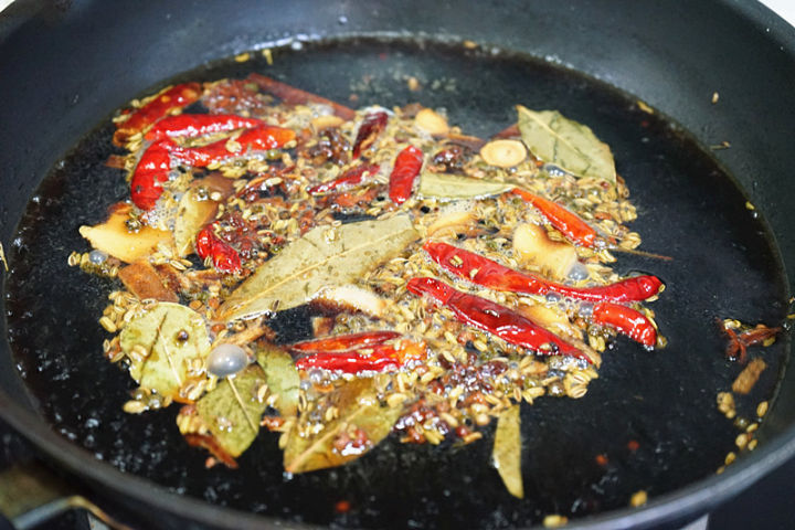 鸭头鸭脖子鸭翅怎么卤（卤鸭脖子要卤多长时间） 第13张