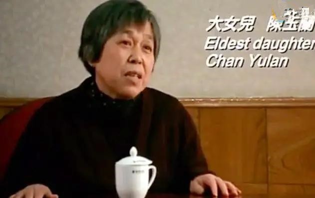 成龙复杂的原生家庭：俩哥哥同父异母，俩姐姐同母异父，亲疏有别 第29张