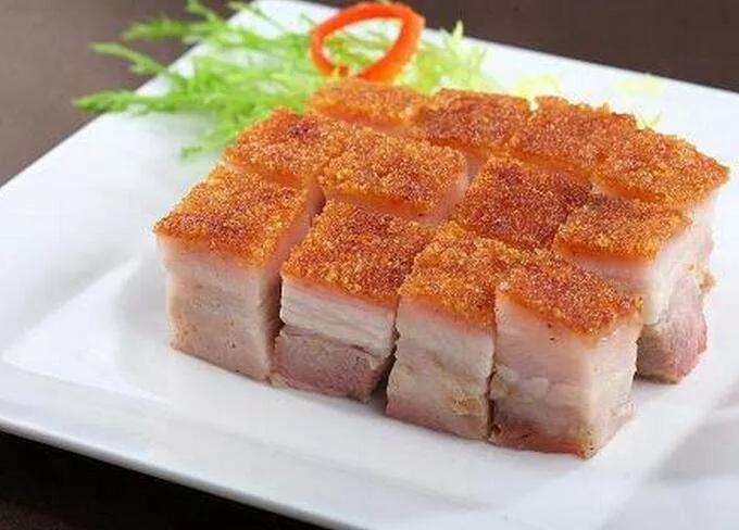 如何做脆皮五花肉（怎样烤脆皮五花肉） 第1张