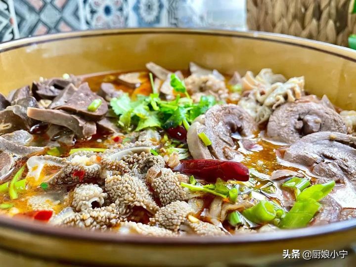 熬羊汤要什么材料和配料（正宗羊肉汤的做法及配料） 第3张