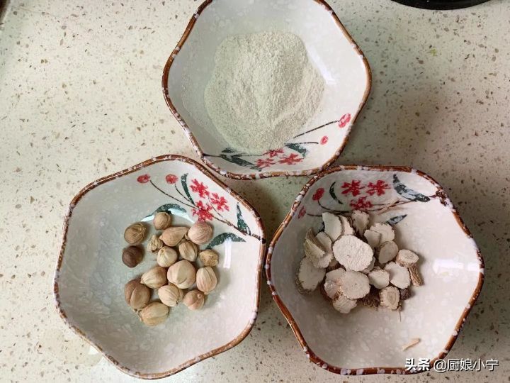 熬羊汤要什么材料和配料（正宗羊肉汤的做法及配料） 第11张