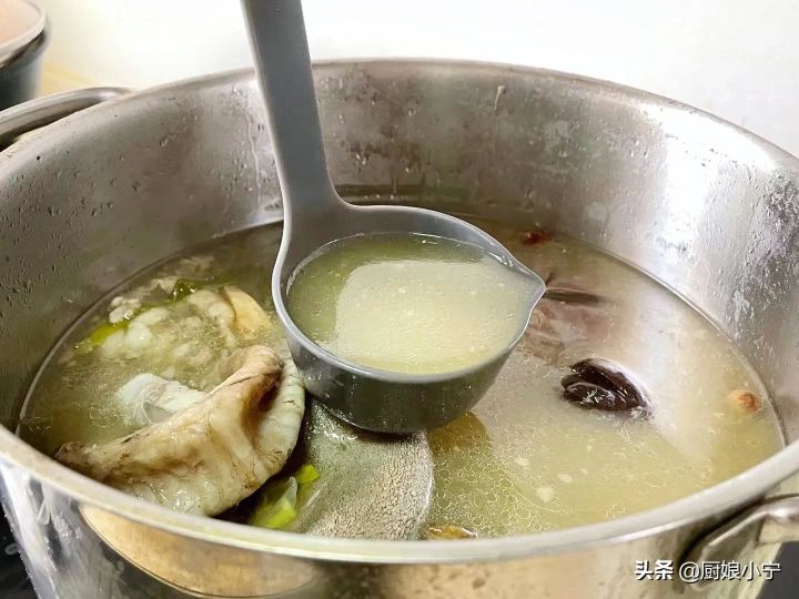 熬羊汤要什么材料和配料（正宗羊肉汤的做法及配料） 第17张
