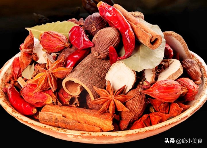 炖羊肉汤的家常做法（正宗羊杂汤的做法和配料） 第7张