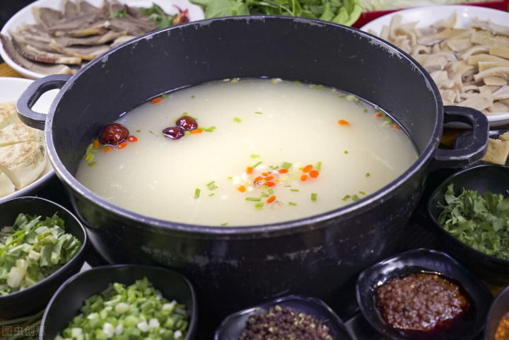 做羊肉汤需要哪些配料（白汤羊肉汤的做法及配料） 第5张