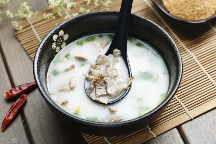 做羊肉汤需要哪些配料（白汤羊肉汤的做法及配料） 第7张