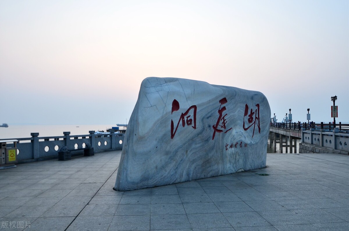 岳阳楼古诗名句（关于岳阳楼的诗句古诗） 第5张