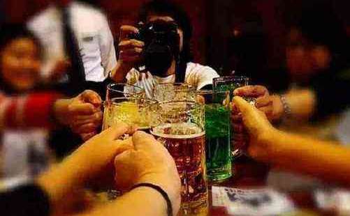 女士简单又大气的敬酒话（酒桌女人优雅的提酒词） 第3张