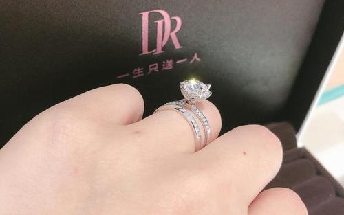让明星翻车的DR钻戒，和它“一生只送一人”的暴利生意 第1张