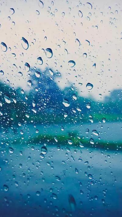 适合雨天发的简短句子（雨天励志正能量的句子） 第3张