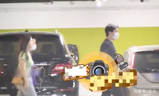 李云迪深夜带美女回家！开百万豪车显身份，察觉被拍中途让其下车 第1张