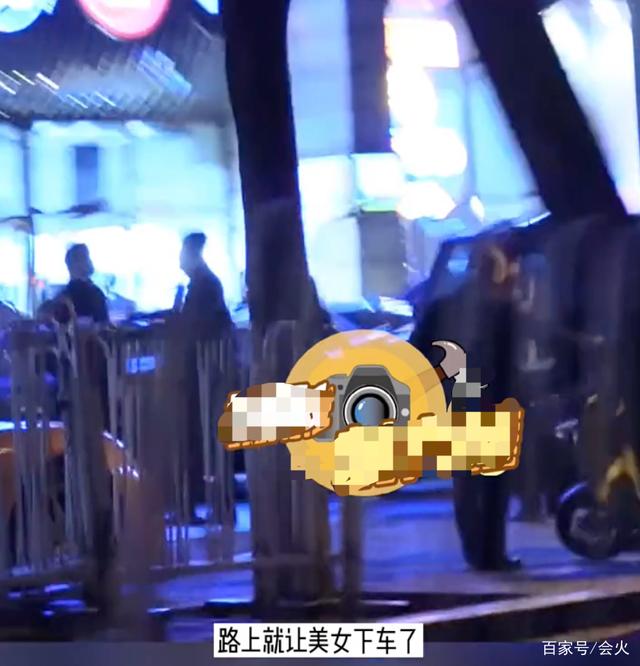 李云迪深夜带美女回家！开百万豪车显身份，察觉被拍中途让其下车 第3张