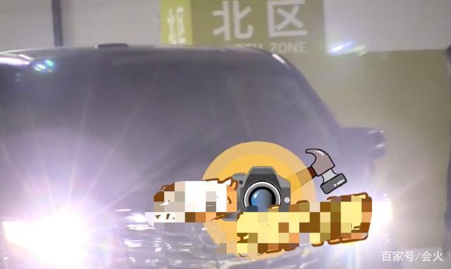 李云迪深夜带美女回家！开百万豪车显身份，察觉被拍中途让其下车 第5张