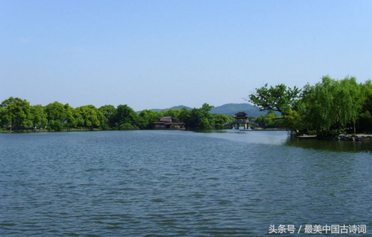 描写西湖的古诗有哪些（赞美西湖美景的诗句大全） 第5张