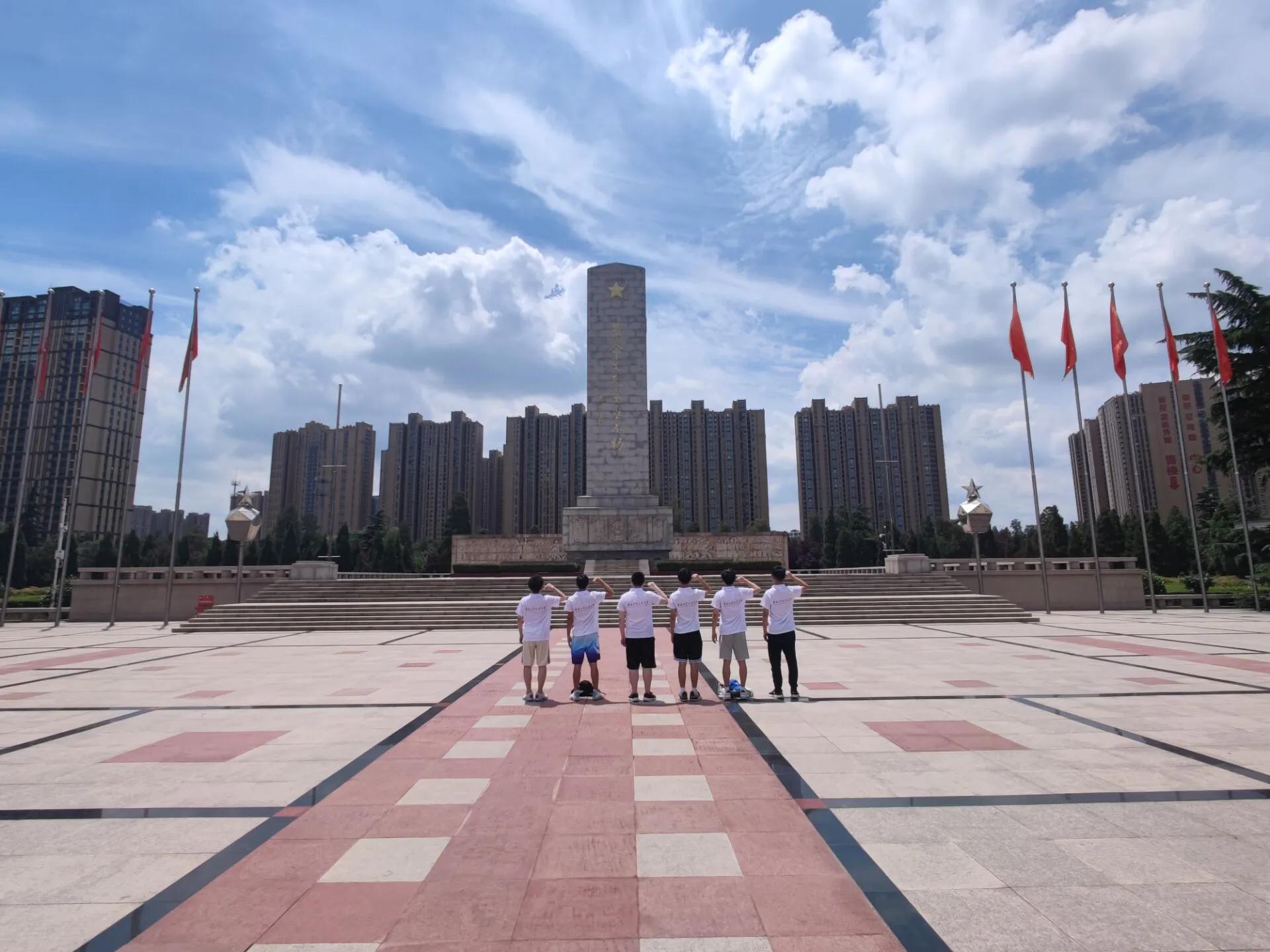 烈士陵园参观心得体会（参观烈士陵园的感悟） 第1张