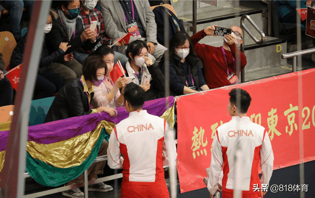魔王聚会!郭晶晶跟拍马龙许昕花式对打变迷妹,闺蜜张怡宁一脸淡定 第3张