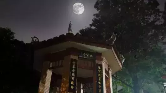 关于明月的诗句有哪些（赞美明月的诗句） 第7张