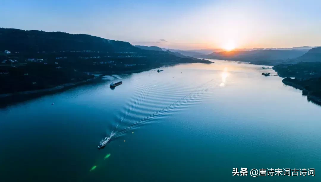 关于长江的诗句古诗（描写长江的诗词名句） 第5张
