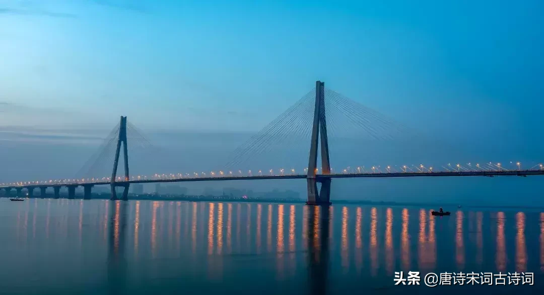 关于长江的诗句古诗（描写长江的诗词名句） 第7张