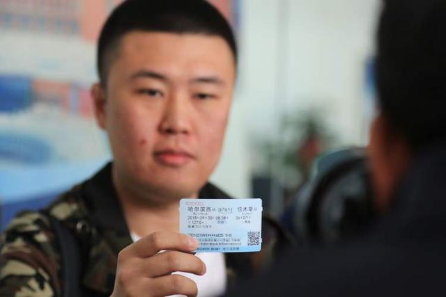 申晨间 | 蹊跷！小朋友买了票铁路却查不到购票记录？记者购买8张火车票后发现了问题 第3张