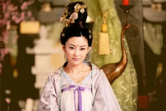 形容女性的诗句优雅知性（赞美女人气质涵养的古诗） 第1张