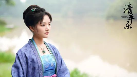 形容女性的诗句优雅知性（赞美女人气质涵养的古诗） 第9张
