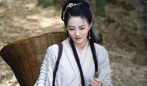 形容女性的诗句优雅知性（赞美女人气质涵养的古诗） 第15张