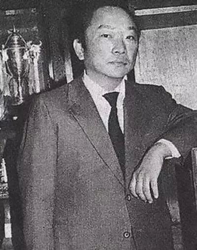 金庸倪匡温瑞安惋惜古龙之死，当年各大新闻报纸怎样报道古龙之死 第9张