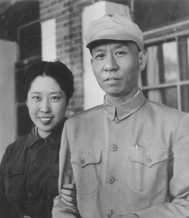 中央八届常委 第37张