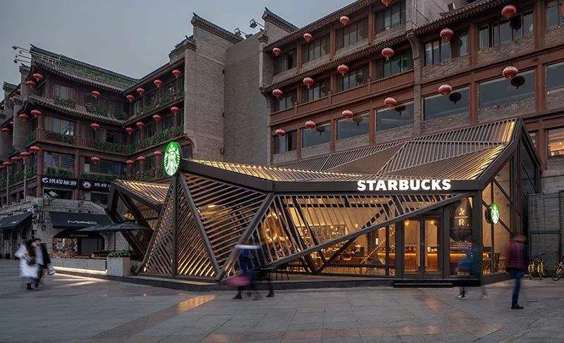 星巴克三季度利润仅有去年同期一半，中国恢复最好 | 看财报 第1张