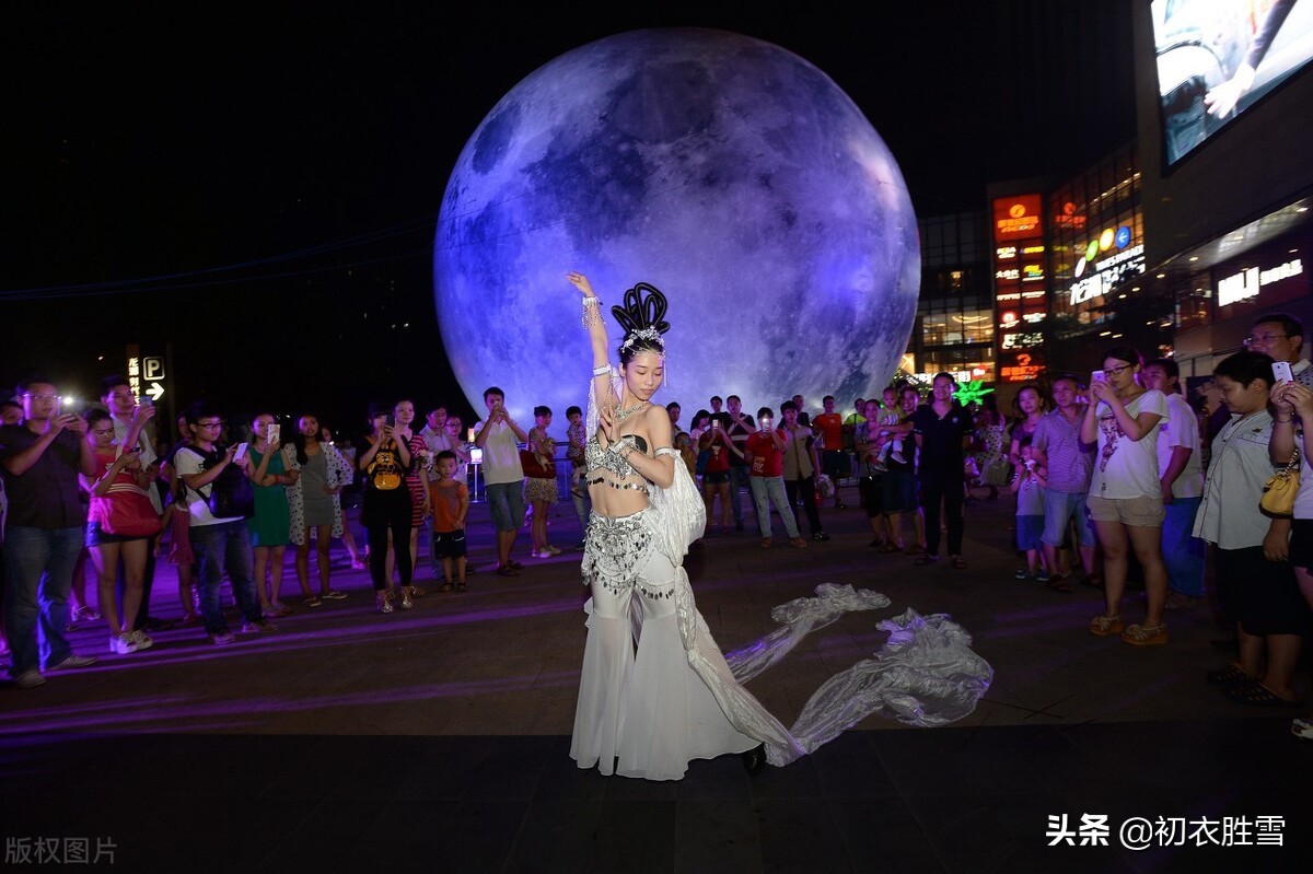 月亮诗句大全唯美（关于月亮的绝美诗句） 第3张