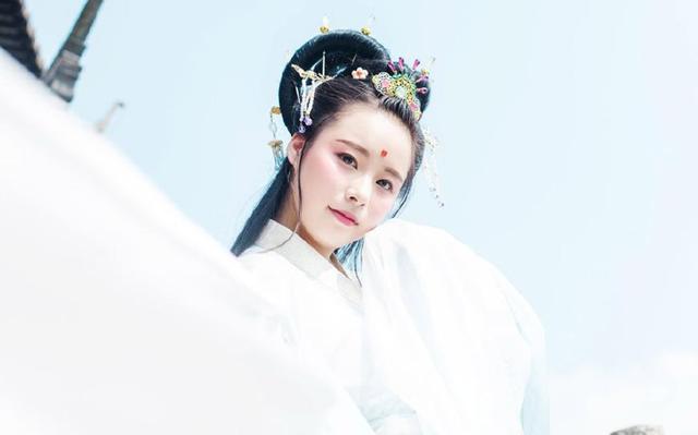 回眸一笑百媚生，诗词里哪一个回眸最打动你？ 第1张