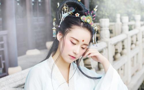 回眸一笑百媚生，诗词里哪一个回眸最打动你？ 第9张