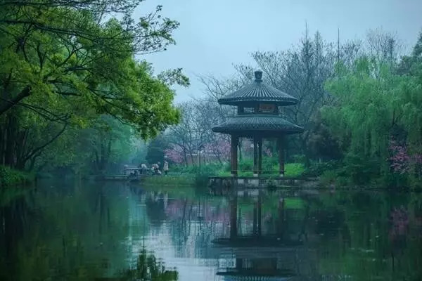 悲伤的诗句有哪些（形容很悲伤的诗句） 第1张
