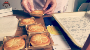 如何让烘焙手作变得高大上？中秋节月饼及礼盒包装教程（视频）的做法 步骤6 第5张
